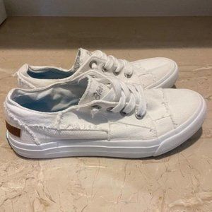 Blowfish Malibu Shoes Womens 8.5 Casual Comfort Sneakers White Fabric Slip On
